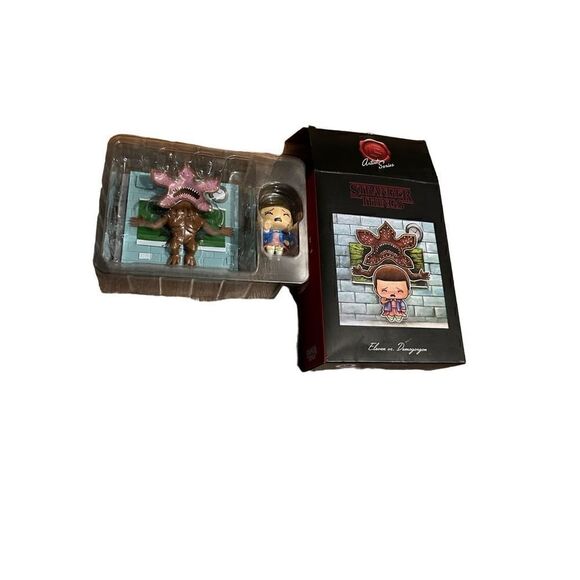 STRANGER THINGS Eleven vs Demogorgon Diorama Loot Crate Exclusive NYCC 2017 - Picture 3 of 12